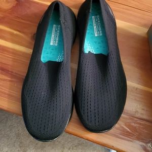 Skecher slip on shoes